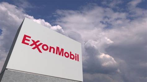 Exxon Mobil to Keep Dividend Flat for First Time Since 1982