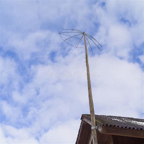 Old Fashioned Analogue TV Antenna Stock Photo - Image of analogue, antenna: 176681632