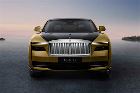 Electric Rolls-Royce Spectre Is a Huge, Wonderfully Modern Coupe - CNET