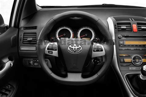 Toyota Auris images (5 of 8)