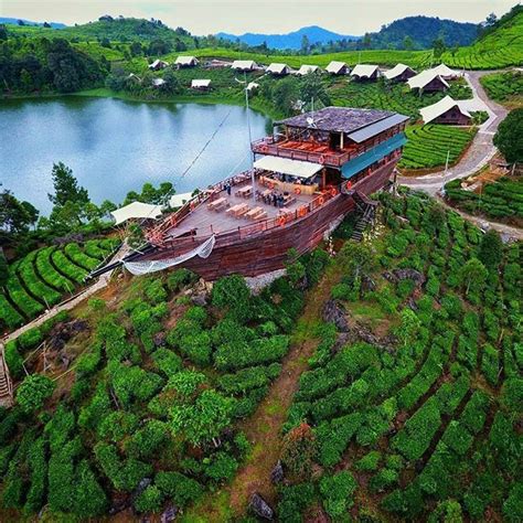 Restoran unik di Bandung yang berbentuk perahu rasaksa Resort ...