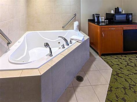 3 Hotel Rooms with Jacuzzi in Tallahassee - Anna's Guide