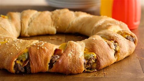 Bacon Cheeseburger Crescent Ring | Recipe | Crescent roll recipes dinner, Crescent roll recipes ...