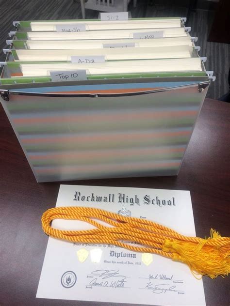 On graduation day, Rockwall High counselors share record student achievements – Blue Ribbon News