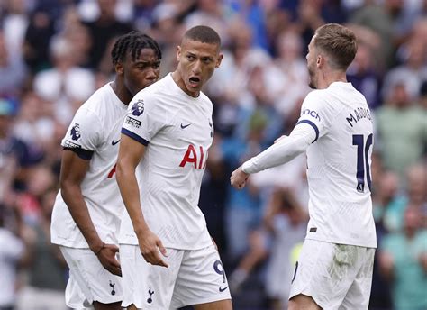 Spurs 'family' behind Richarlison, says skipper Son | Reuters