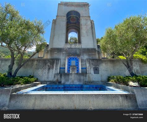 Wrigley Memorial Image & Photo (Free Trial) | Bigstock