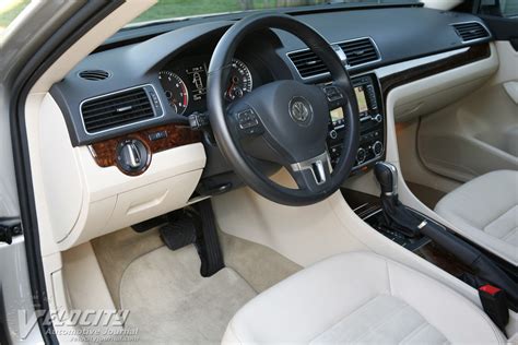 2012 Volkswagen Passat pictures