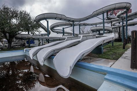 Photos of decaying Splashtown make one last wave online