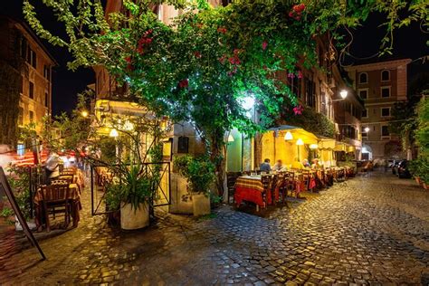 ROME: Lights of Rome: Walking Tour by Night 2024