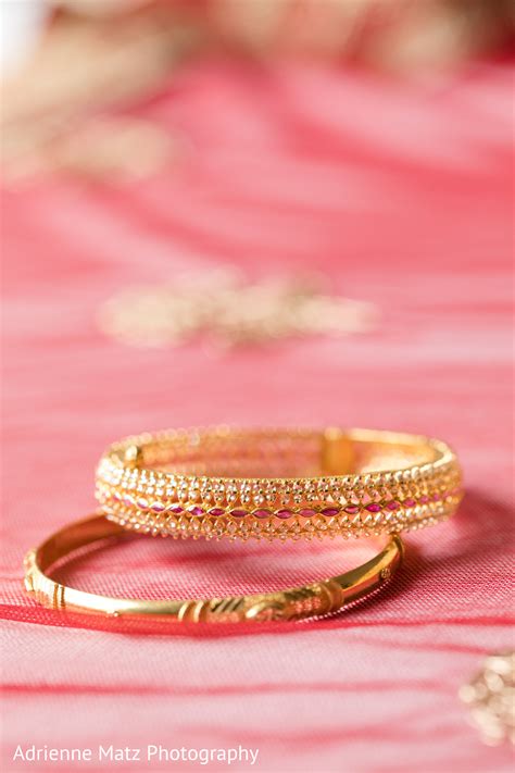 Golden bridal bangles | Photo 172507