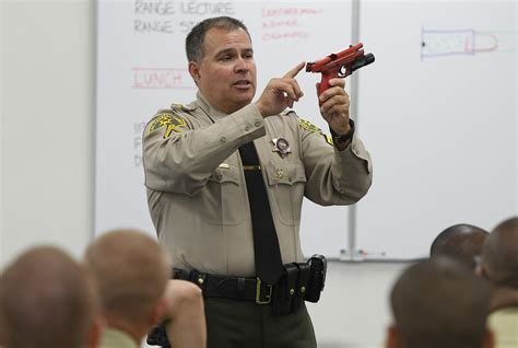 Why the San Bernardino County Sheriff’s Department, local police struggle to hire more cops ...