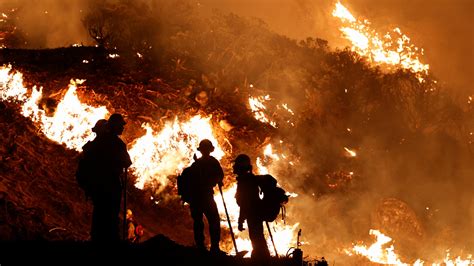 The Caldor fire near Sacramento has burned more than 100,000 acres. - The New York Times