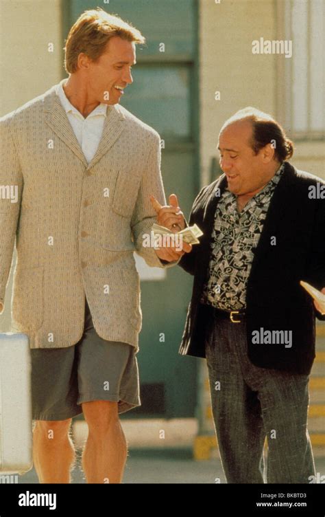 TWINS (1988) ARNOLD SCHWARZENEGGER, DANNY DEVITO TWS 076 Stock Photo ...