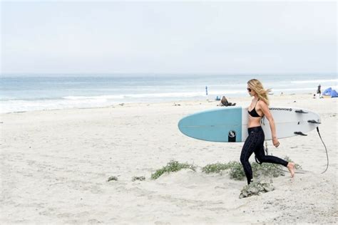 Yoga For Surfers / 21 Surfing Stretches You Need to Know