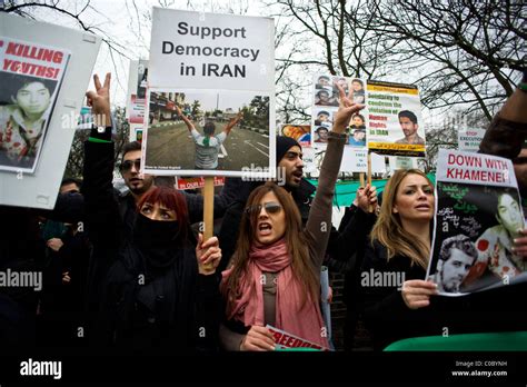 Protest outside the Iranian embassy in London Stock Photo - Alamy