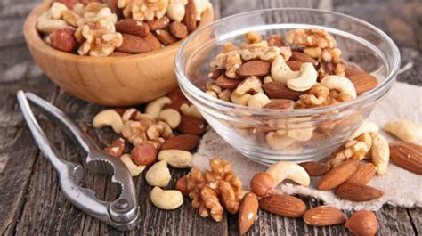 SafeBeat Initiative: 6 Heart Healthy Nuts And Why They're Really Good For You