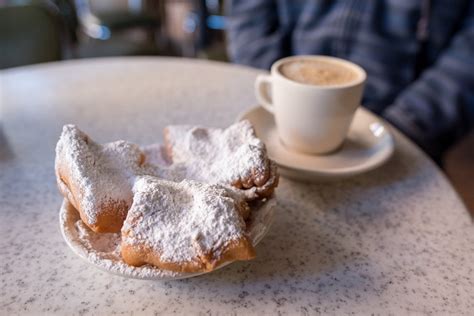 Delicious Coffee and Beignets at the World Famous Cafe Du Monde in New ...