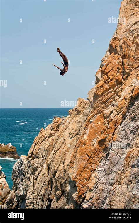 La Quebrada Cliff Diver in Action, Acapulco, Mexico Stock Photo - Alamy