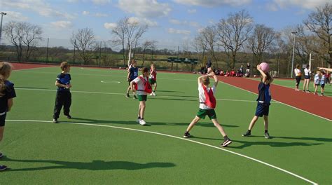 Year 3 and 4 Learning to Play Netball | Estcots Primary School