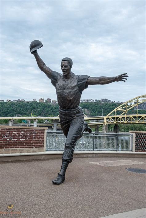 Bill Mazeroski statue | Statue, Pirate pictures, Pittsburgh pirates baseball