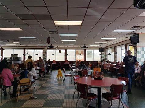 Huddle House | 500 E Main St, Senatobia, MS 38668, USA