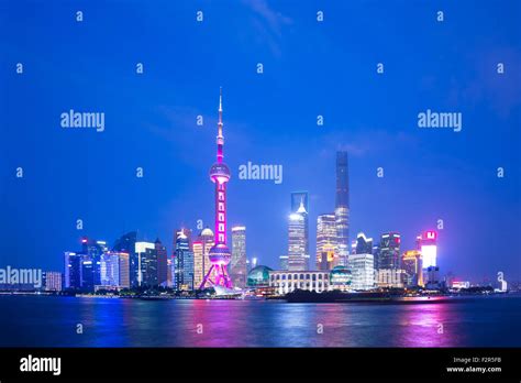 Shanghai night hi-res stock photography and images - Alamy