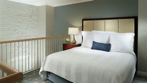 Hotel Rooms in New Orleans, LA | Omni Riverfront Hotel