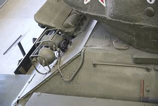 T-34/85 Driver's hatch, left side lights and horn, front h… | Flickr