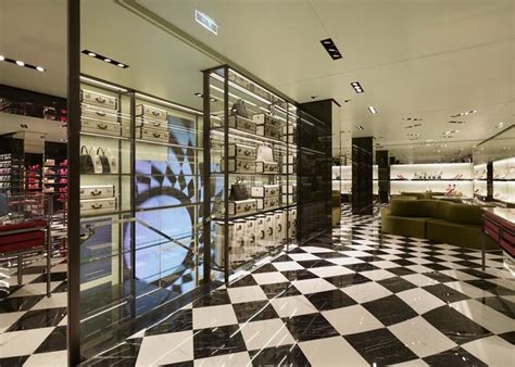 Prada Store by Roberto Baciocchi, Paris | Retail design, Luxury store ...