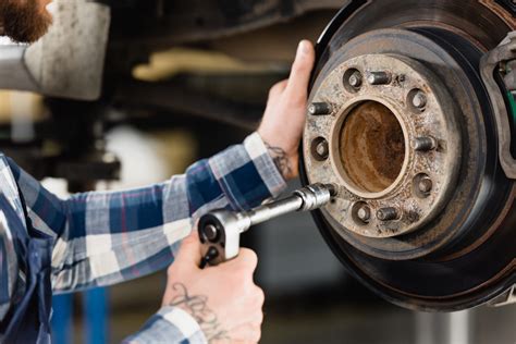 How to Use a Wheel Hub Puller - In The Garage with CarParts.com