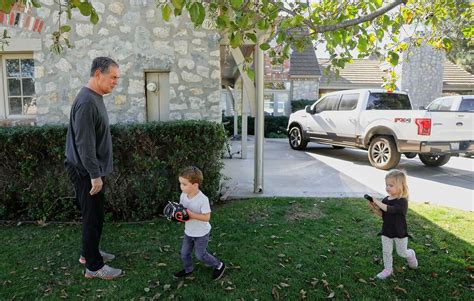 Bruce Bochy in retirement: Jumping from helicopters, missing Giants ...