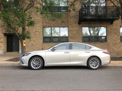 Lexus ES 300 Hybrid Review UAE (Model 2020)