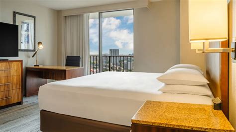 Downtown Miami Hotel Rooms & Suites | Hyatt Regency Miami