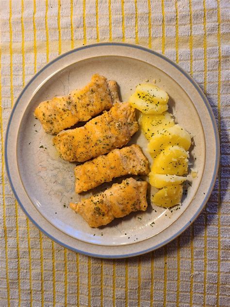 Fried Salmon with Butter and Potato(牛油煎三文魚配薯仔) - Chinese Music & Culinary Arts Limited