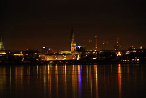 Hamburger Rathaus bei Nacht - Foto im Hamburg Web