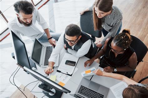 Free Photo | A group of multinational busy people working in the office.