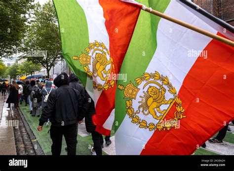 01.10.2022, Germany, Hamburg, Hamburg - Iranians living in Germany show ...