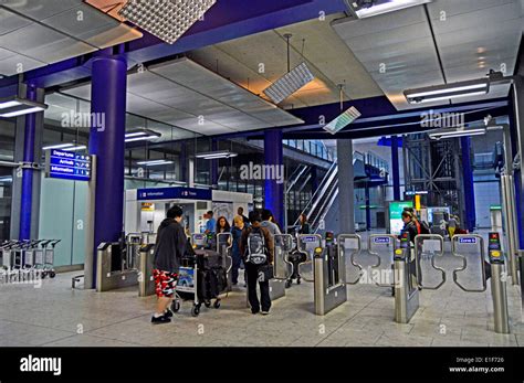 Heathrow Terminal 5 Underground Station, Heathrow Airport, London Stock Photo: 69790958 - Alamy