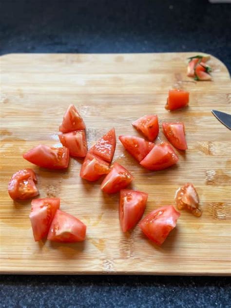 How to Cut a Tomato for Salad • Loaves and Dishes