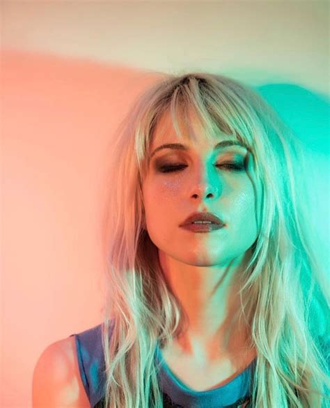 beautiful new photo of h wOwie ,, look at this stunning lady !! via @lindseybyrnes | Paramore ...