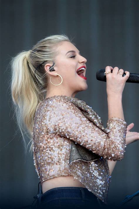 Kelsea Ballerini - Performs at BBC2 Radio Live 2019 in London-17 | GotCeleb