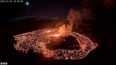 Hawaii's Kilauea volcano eruption resumes, alert level raised -USGS ...