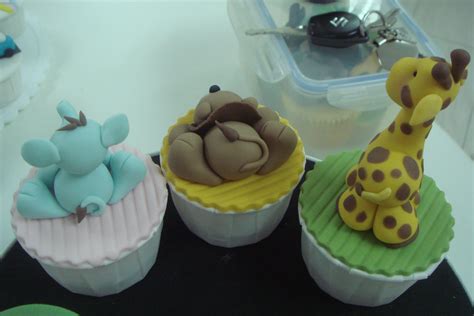 treasure memories: Fondant Animal Cupcakes