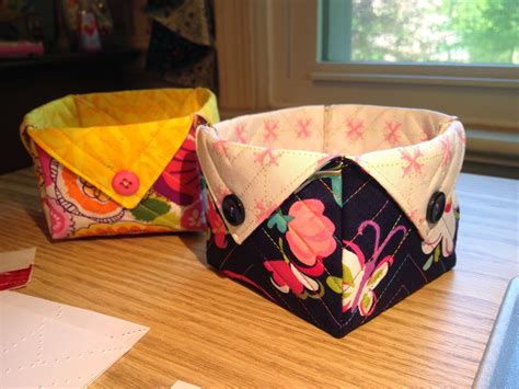 Susan's Quilt Creations: FUN STUFF: quilted boxes, crochet rugs, sew together bag