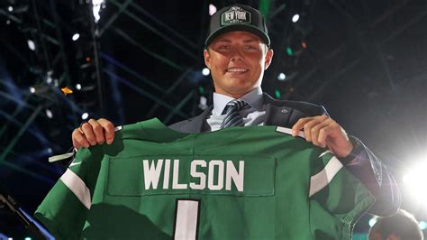 Jets training camp: Zach Wilson signs rookie contract, ending standoff with New York - CBSSports.com