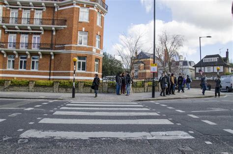 Abbey road zebra crossing editorial photo. Image of beacon - 30064336