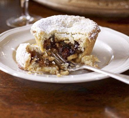 Paul Hollywood prefers melt-in-the-mouth pastry for his fruity mince pies so th | Bbc good food ...