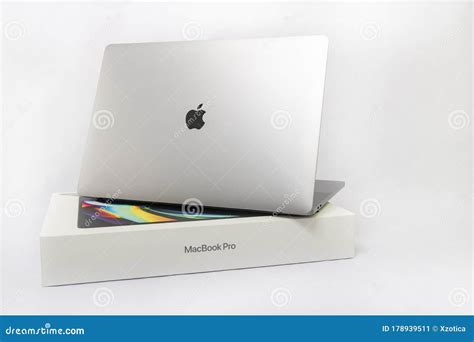 2020 MacBook Box and MacBook Pro 16 Inch Editorial Photo - Image of ...