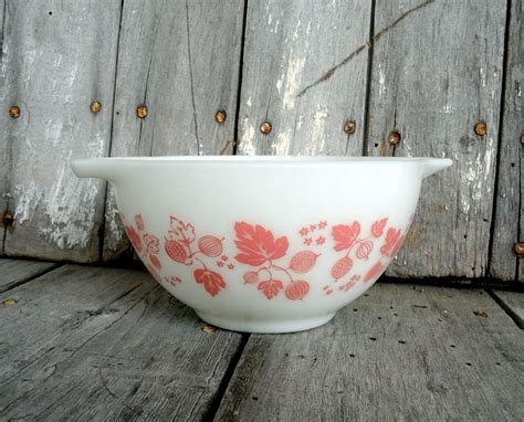 Vintage Pink Bowl Mixing Pyrex Gooseberry 441 Cinderella 1 1/2 | Etsy | Pink bowls, Vintage pink ...