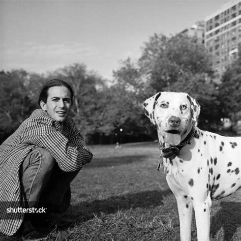 22 Amazing Pictures of Famous Dogs With Their Celebrity Owners | Famous ...